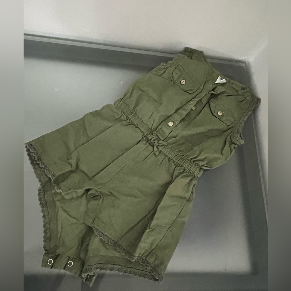 Old Navy Baby Girls Cargo Shorts in Olive
